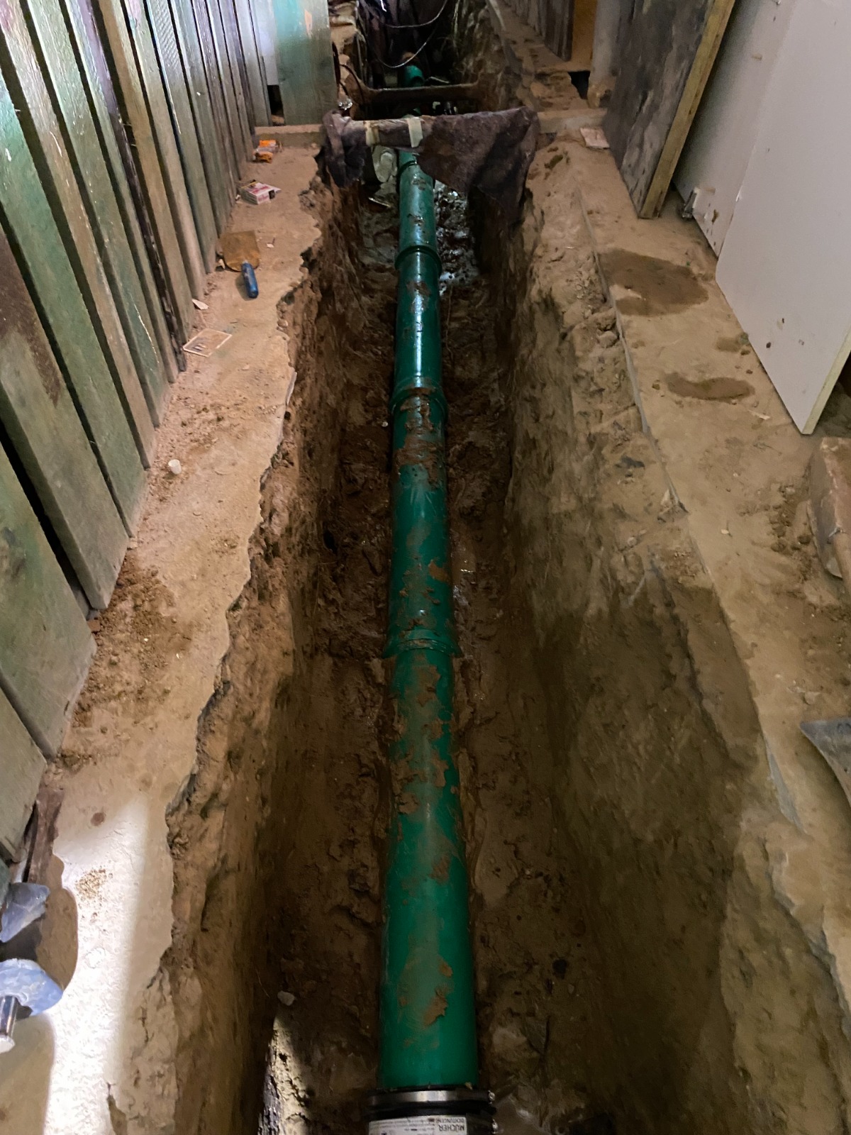 Rohrleitungsverlegung im Graben